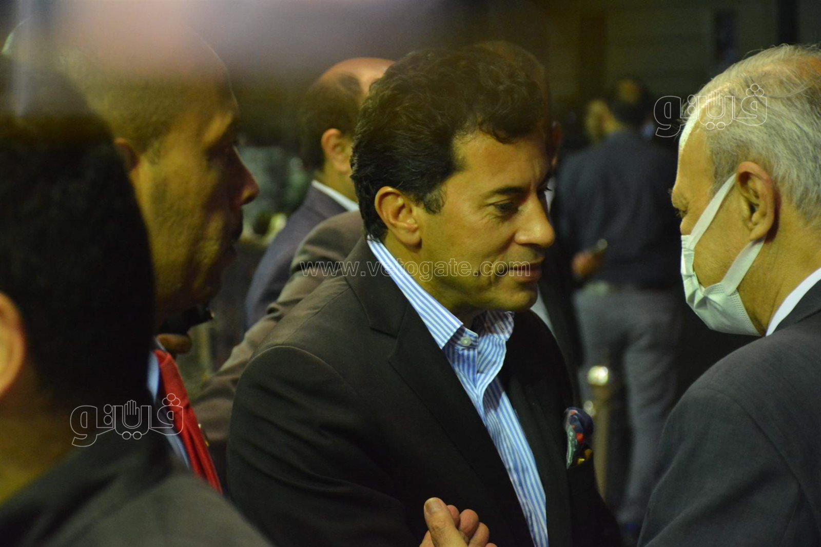 وزير الشباب والرياضة يصل عزاء والد محمد سراج (1)