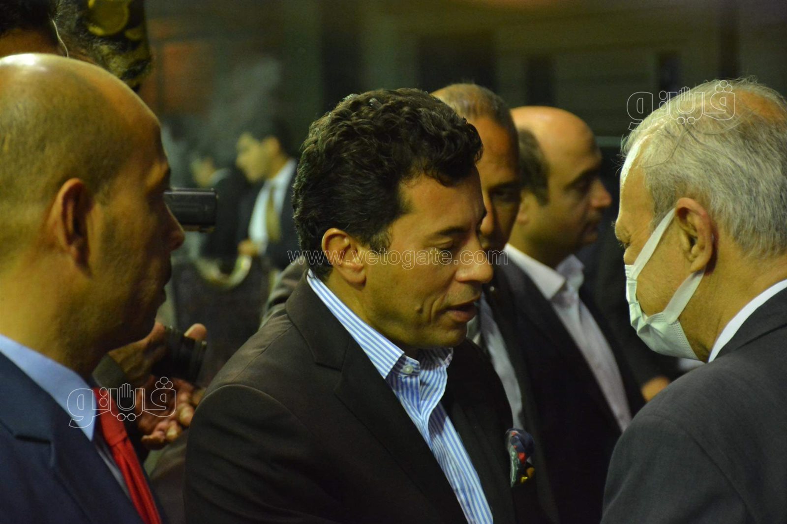 وزير الشباب والرياضة يصل عزاء والد محمد سراج (3)