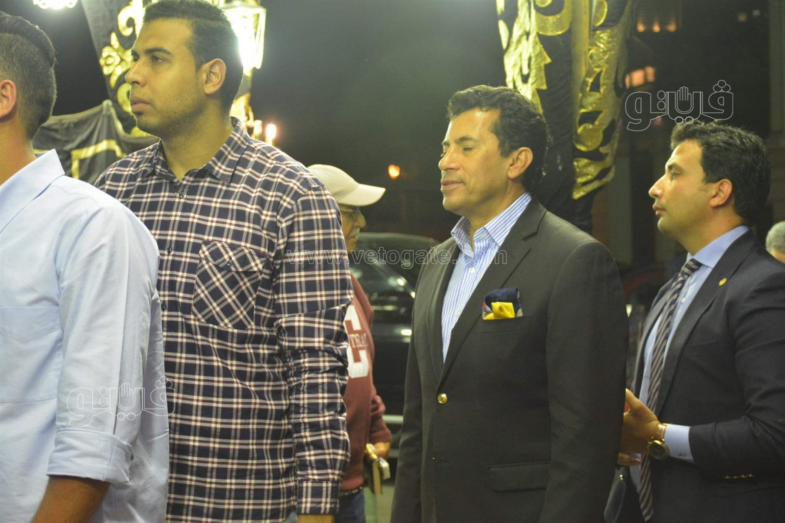 وزير الشباب والرياضة يصل عزاء والد محمد سراج (4)