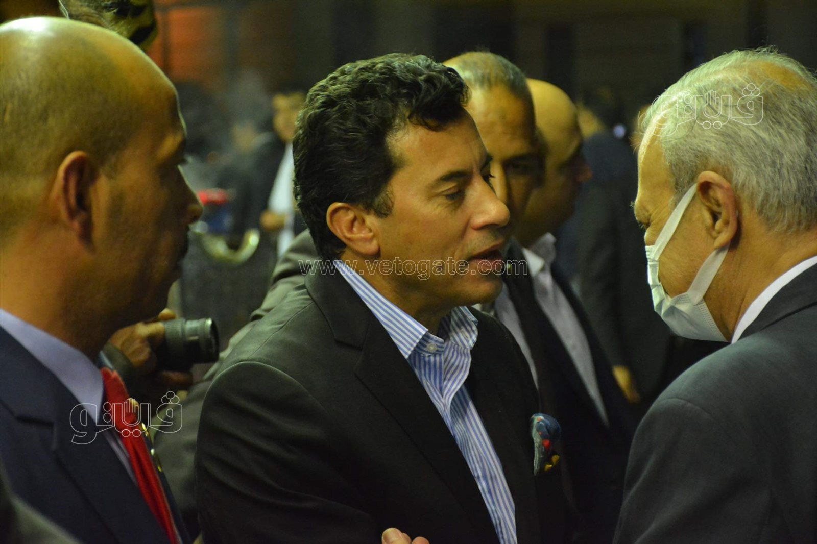 وزير الشباب والرياضة يصل عزاء والد محمد سراج (5)