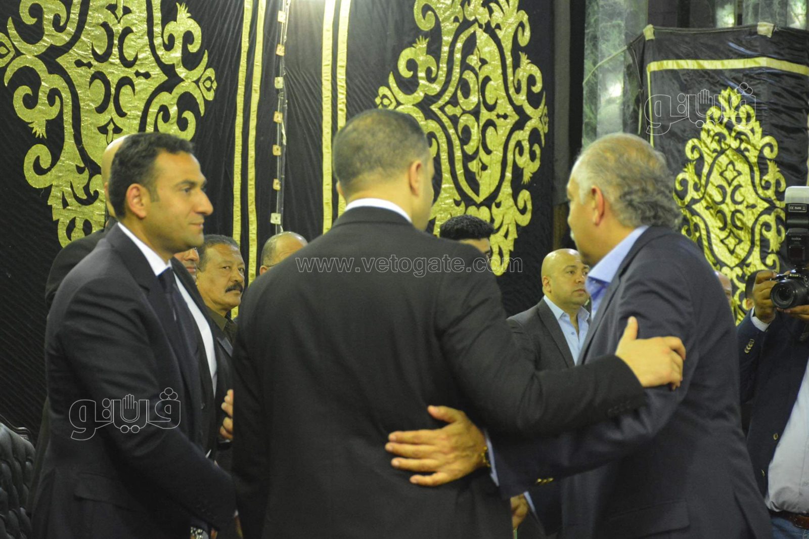 احمد دياب والدرندلى وخالد بيبو يشاركون في عزاء والد محمد سراج (1)