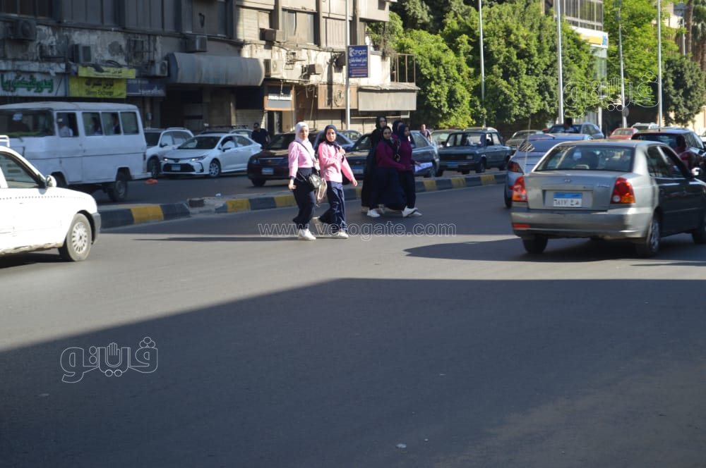 توافد طالبات ثانية ثانوي على اللجان لأداء امتحان مادتي الفيزياء واللغة الأجنبية الثانية (7)