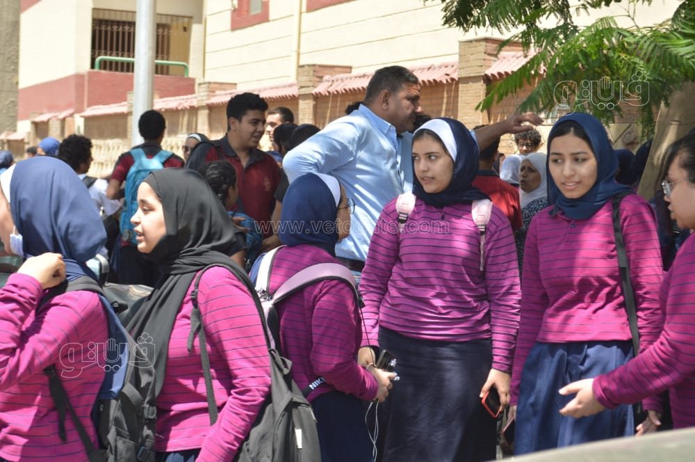 طالبات ثانية ثانوي بالجيزة (2)