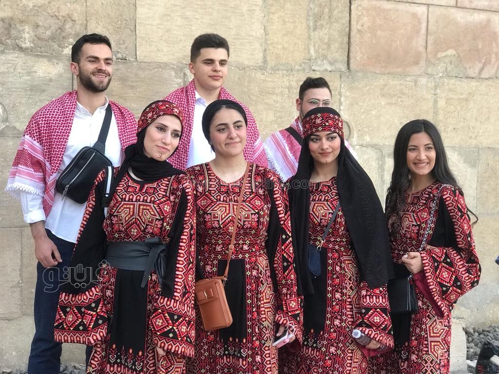 بصور تذكارية.. فرق الطبول تستعد لتقديم عروضها على مسرح سور القاهرة (1)