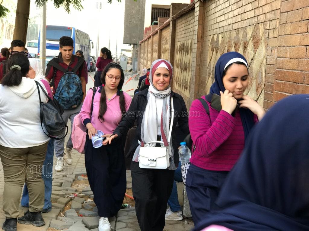 توافد طالبات ثانية ثانوي (1)