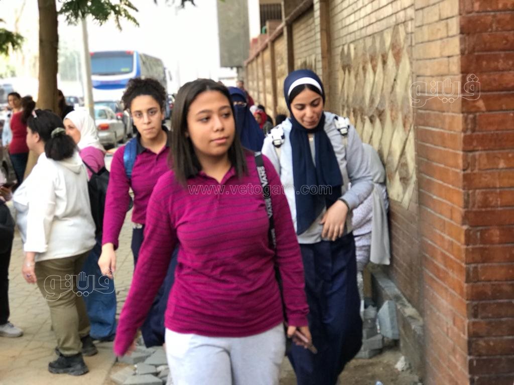 توافد طالبات ثانية ثانوي (3)