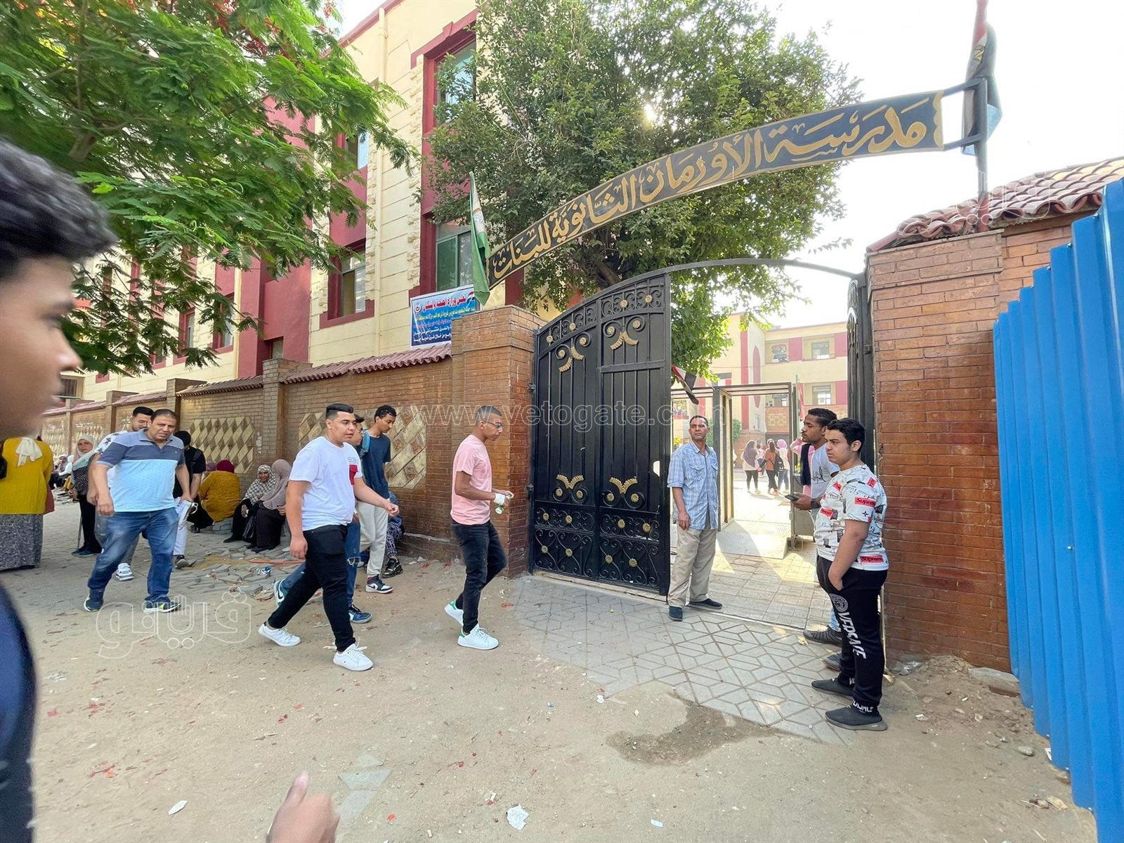 طلاب ثانية ثانوي (8)