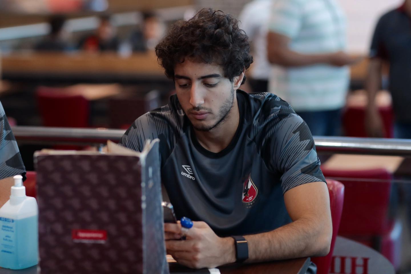 بعثة الأهلي تصل إلى مطار القاهرة للسفر إلى المغرب  (9)