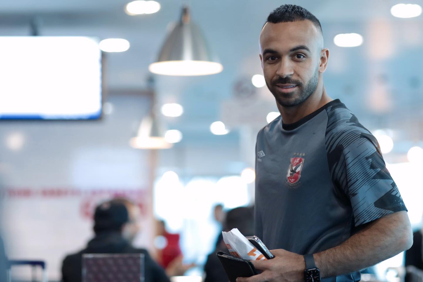 بعثة الأهلي تصل إلى مطار القاهرة للسفر إلى المغرب  (7)