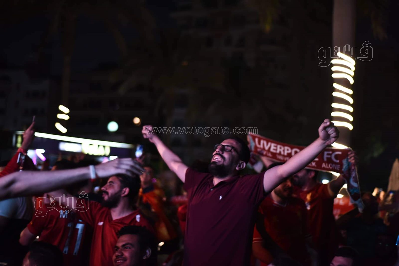 اللقب يا أبو صلاح.. تشجيع حماسي لجمهور ليفربول قبل لقاء ريال مدريد..فيديو (4)