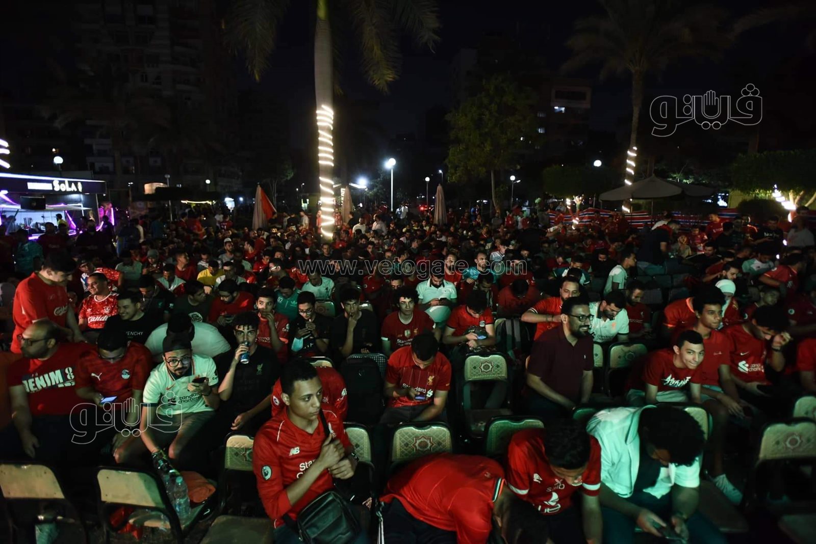 اللقب يا أبو صلاح.. تشجيع حماسي لجمهور ليفربول قبل لقاء ريال مدريد..فيديو (1)