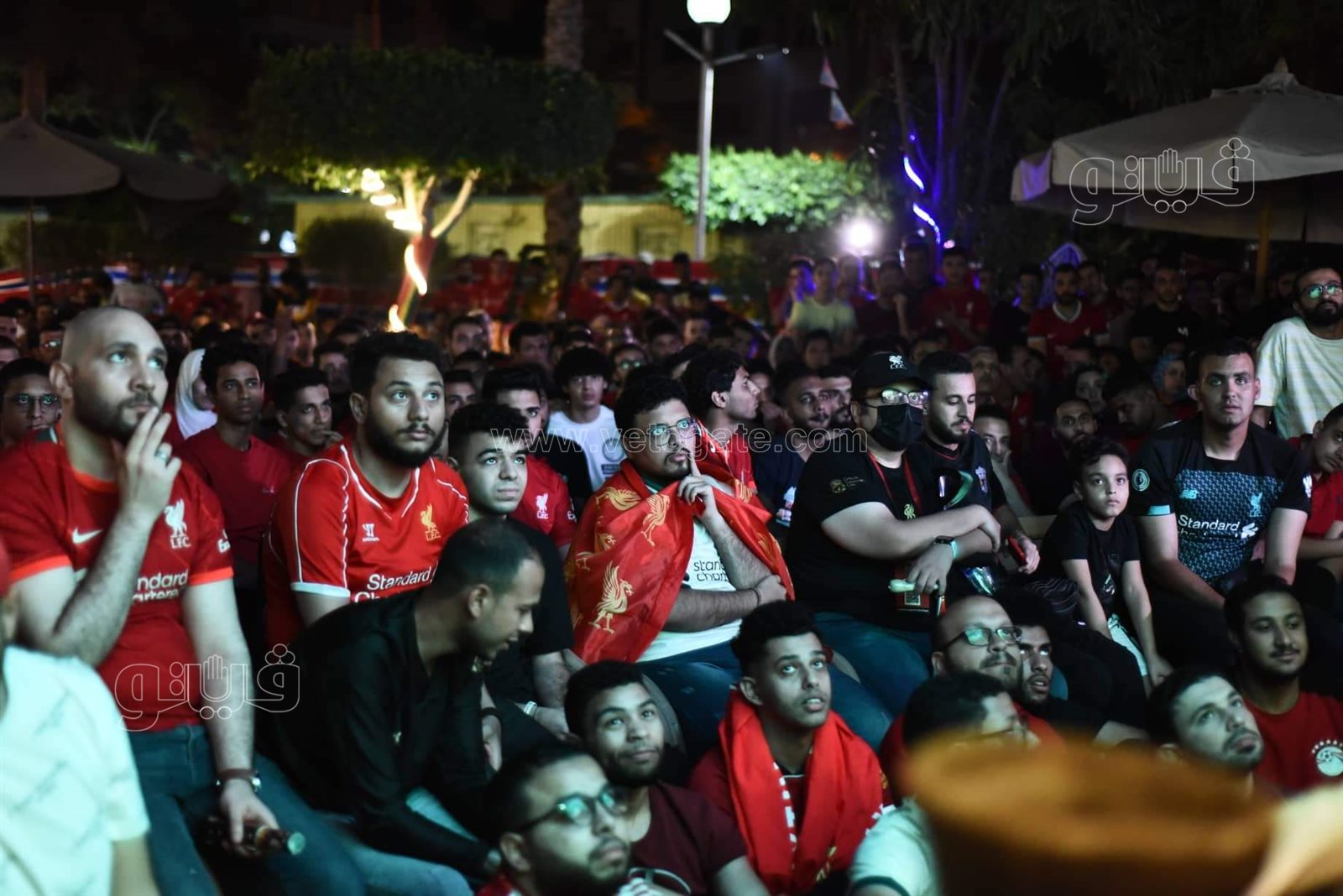 القلق والتوتر يسيطران على جماهير ليفربول خلال مواجهة الفريق لريال مدريد (15)