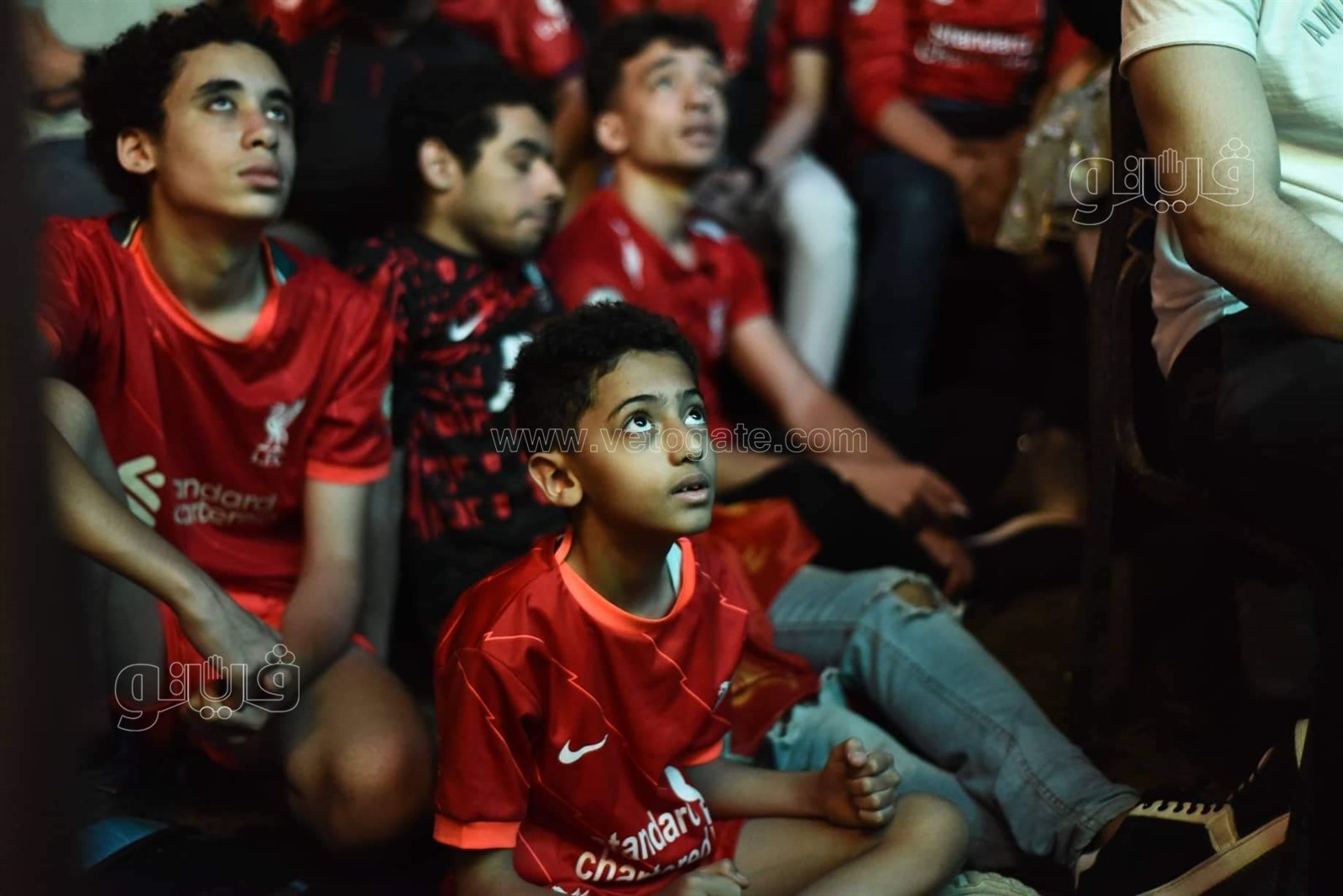 القلق والتوتر يسيطران على جماهير ليفربول خلال مواجهة الفريق لريال مدريد (16)