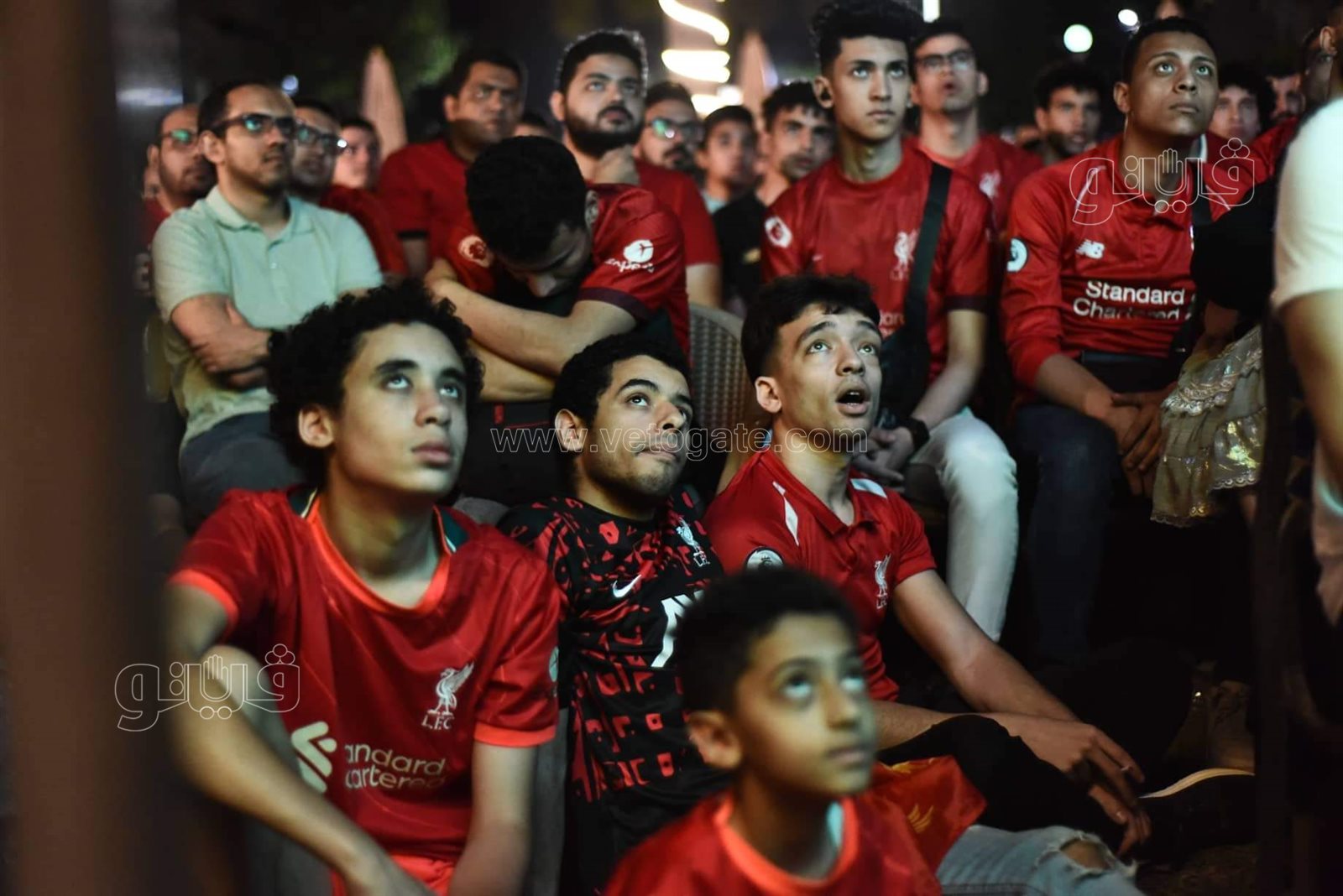 القلق والتوتر يسيطران على جماهير ليفربول خلال مواجهة الفريق لريال مدريد (18)