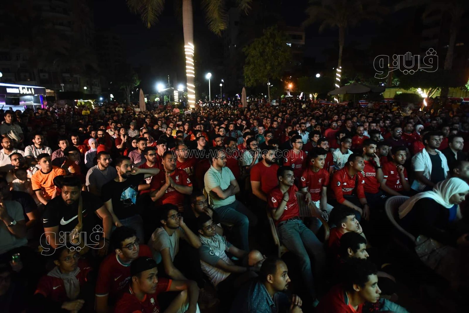 القلق والتوتر يسيطران على جماهير ليفربول خلال مواجهة الفريق لريال مدريد (23)