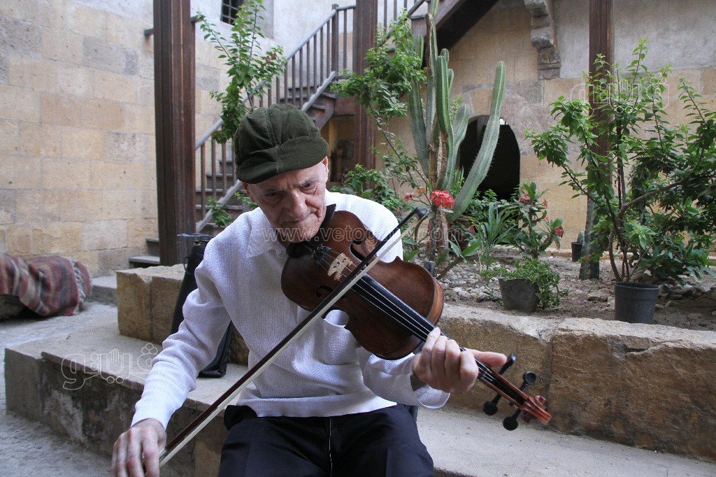 عبدالمنعم عازف الكمان (5)