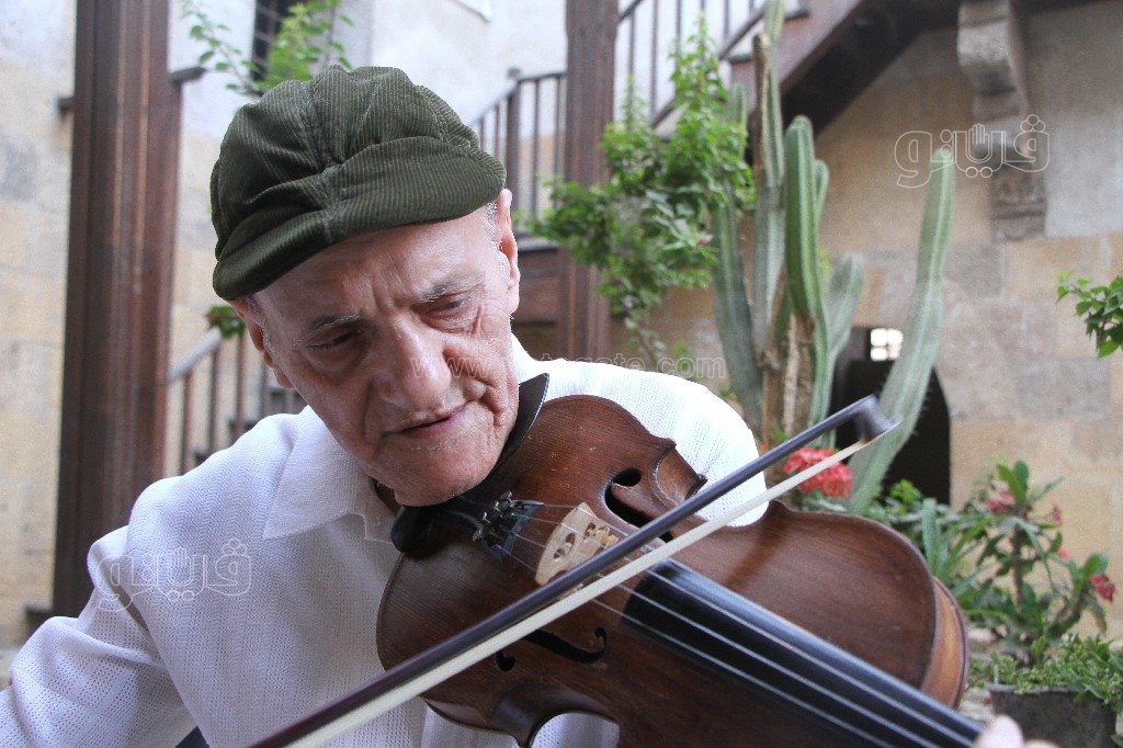 عبدالمنعم عازف الكمان (7)