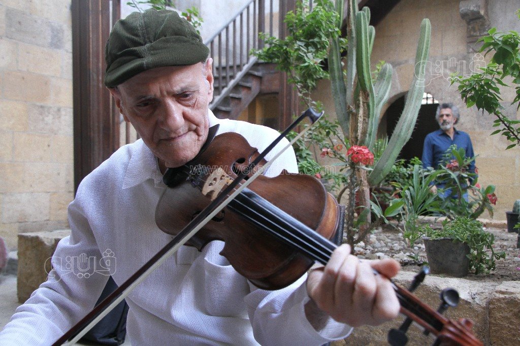 عبدالمنعم عازف الكمان (9)