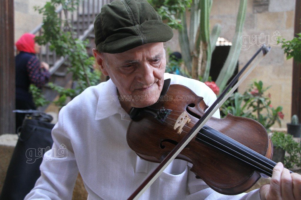 عبدالمنعم عازف الكمان (10)