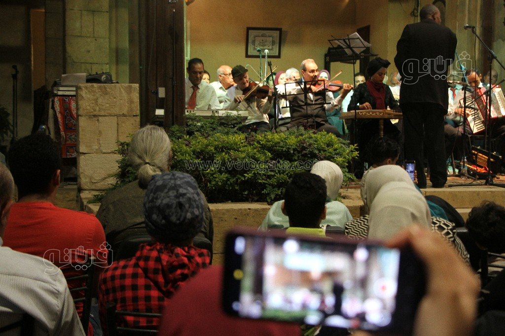 عبدالمنعم عازف الكمان في حفلات (1)