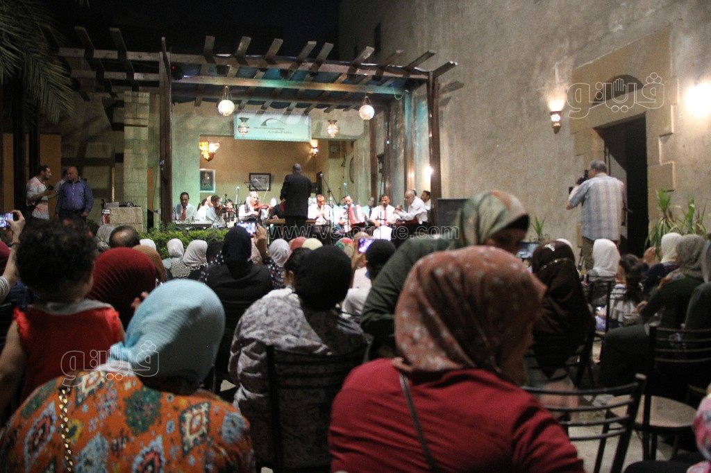 عبدالمنعم عازف الكمان في حفلات (8)