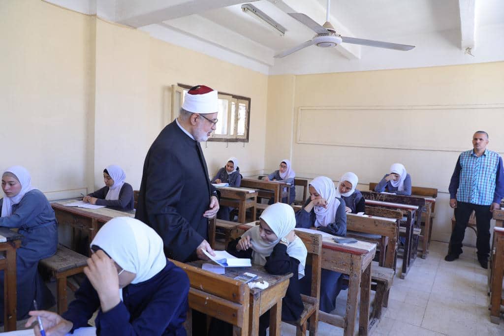 وكيل الأزهر يتفقد لجان امتحانات الثانوية الأزهرية (1)