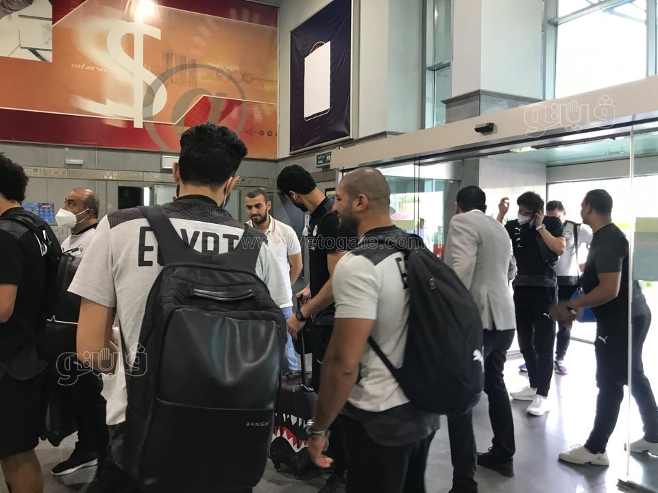 بعثة المنتخب تصل مطار القاهرة استعدادا للسفر إلى مالاوي (5)