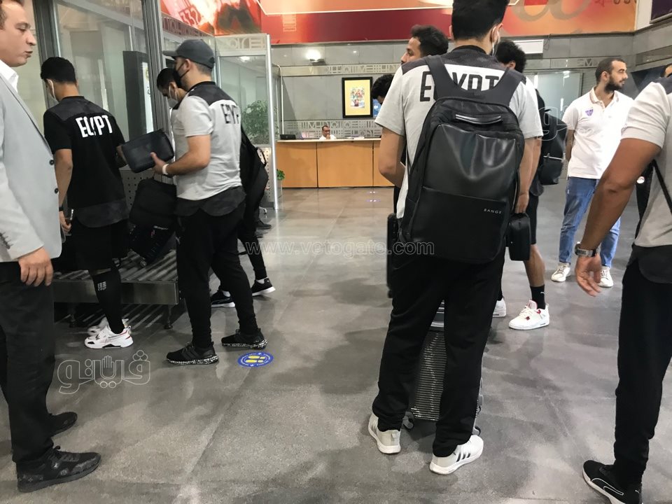 بعثة المنتخب تصل مطار القاهرة استعدادا للسفر إلى مالاوي (8)