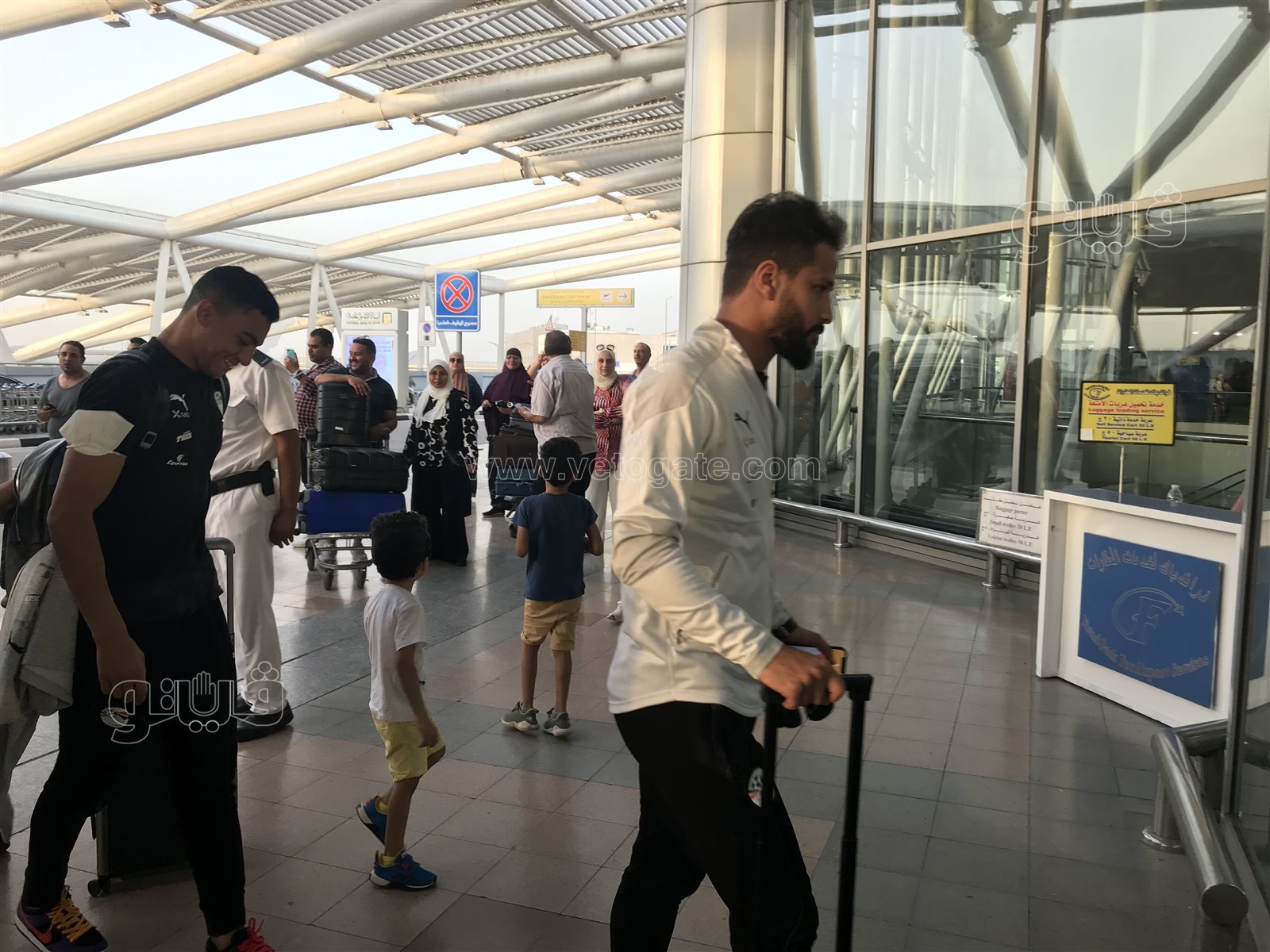 بعثة منتخب مصر تصل مطار القاهرة استعدادا للسفر إلى كوريا الجنوبية (11)