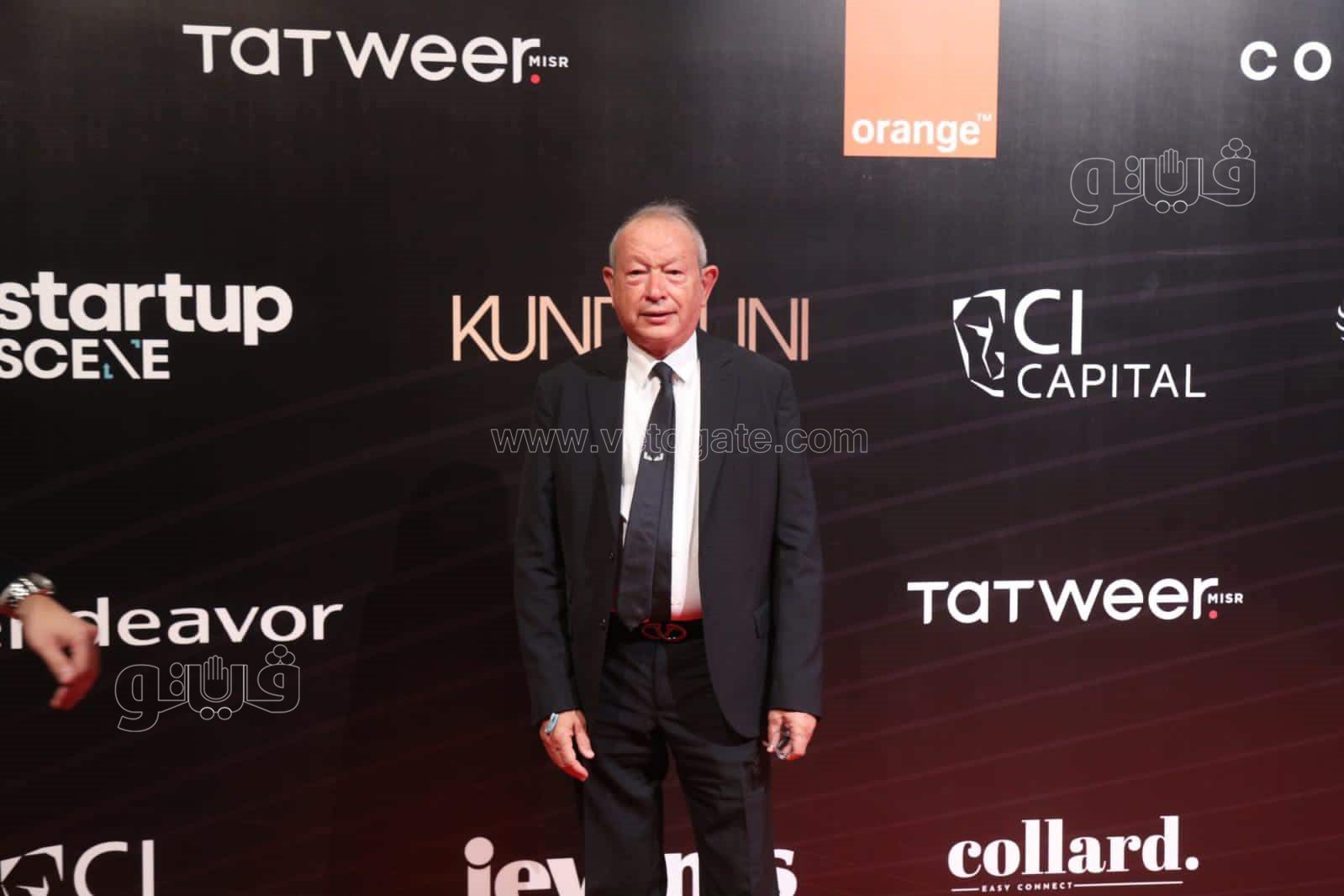 نجيب وسميح ساويرس والمشاط في حفل إعلان جوائز ريادة الأعمال EEA (3)