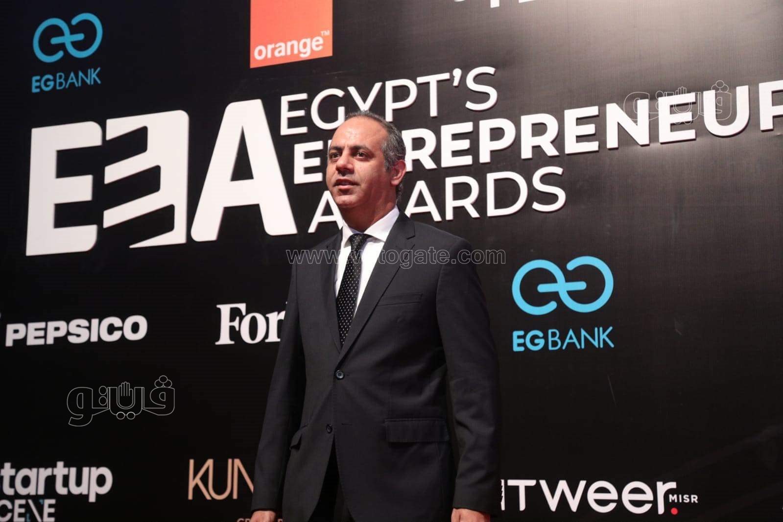 نجيب وسميح ساويرس والمشاط  في حفل إعلان جوائز ريادة الأعمال EEA (4)