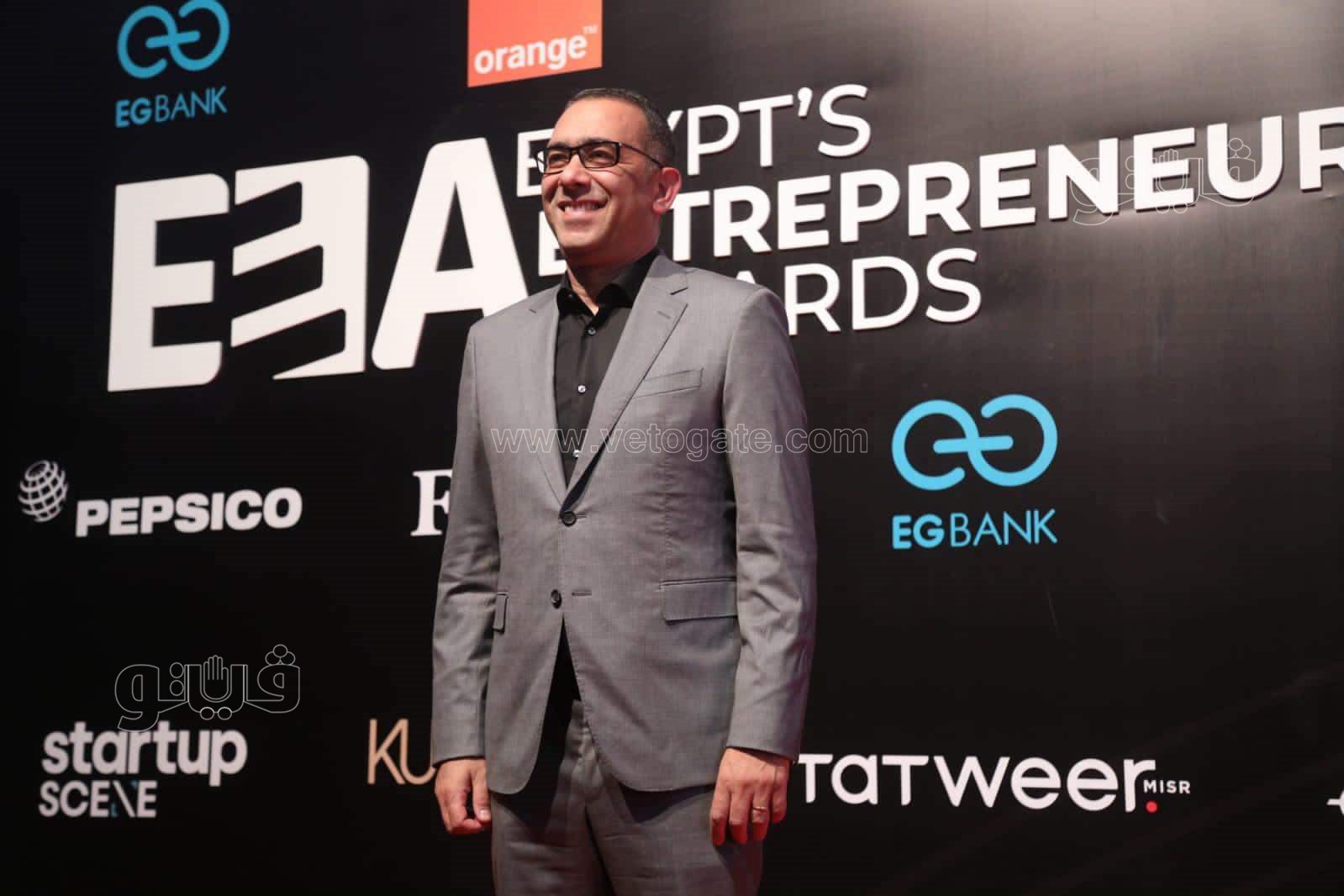 نجيب وسميح ساويرس والمشاط  في حفل إعلان جوائز ريادة الأعمال EEA (6)