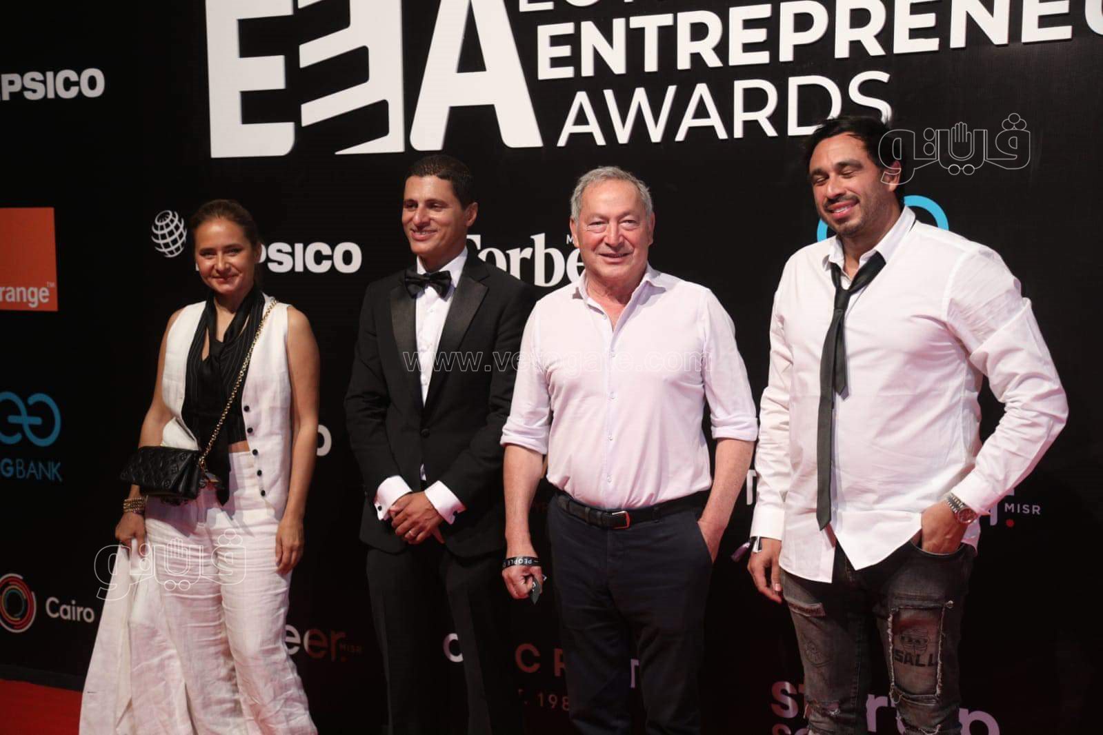 نجيب وسميح ساويرس والمشاط  في حفل إعلان جوائز ريادة الأعمال EEA (11)
