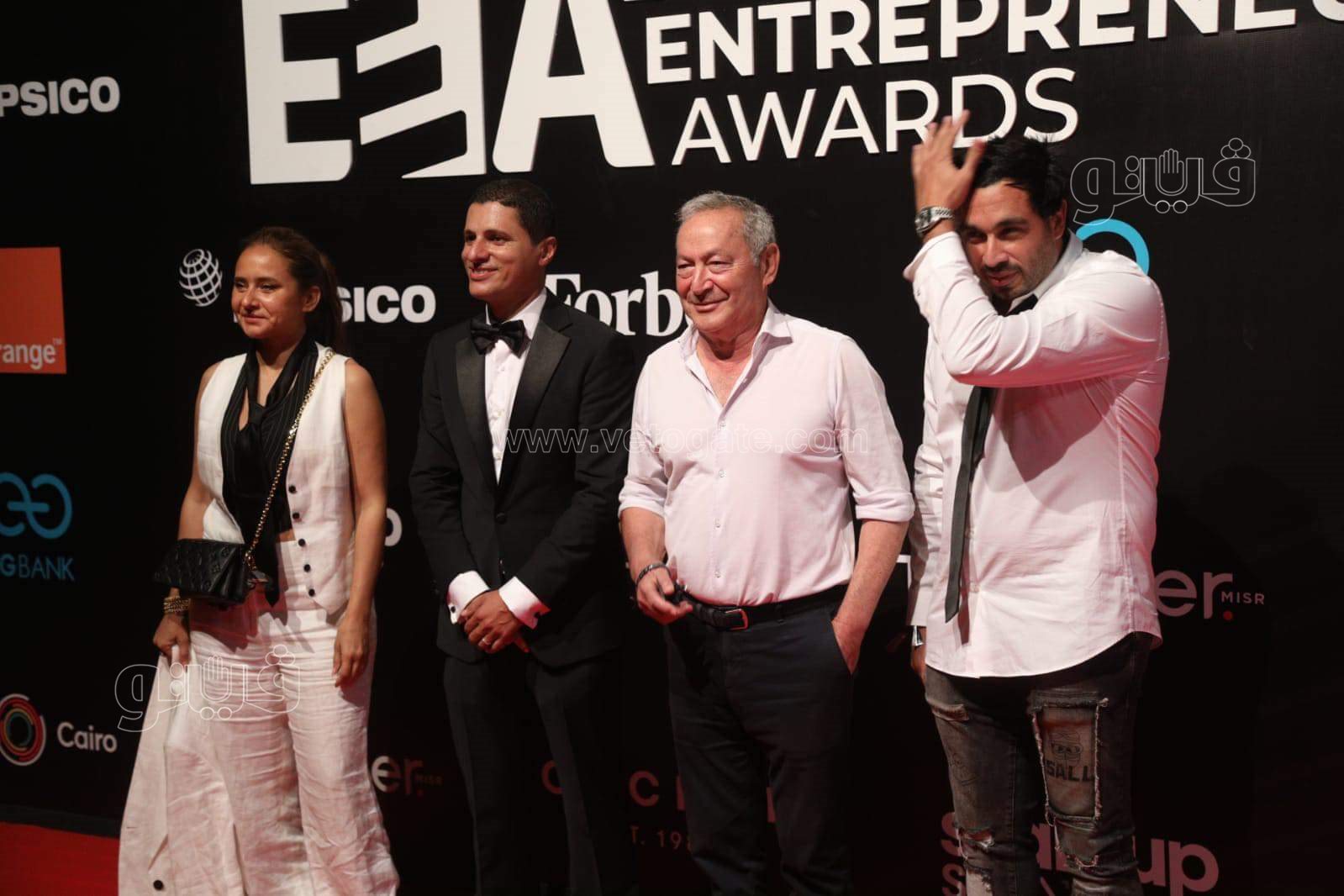 نجيب وسميح ساويرس والمشاط  في حفل إعلان جوائز ريادة الأعمال EEA (22)