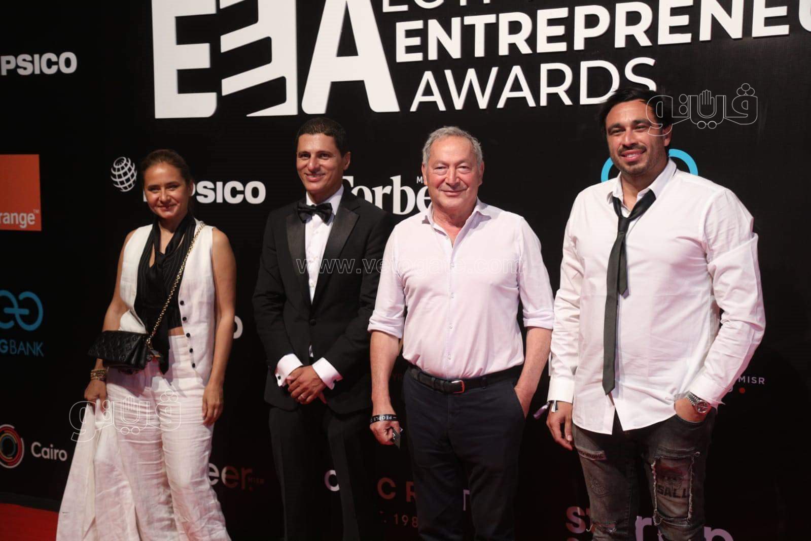 نجيب وسميح ساويرس والمشاط في حفل إعلان جوائز ريادة الأعمال EEA (27)