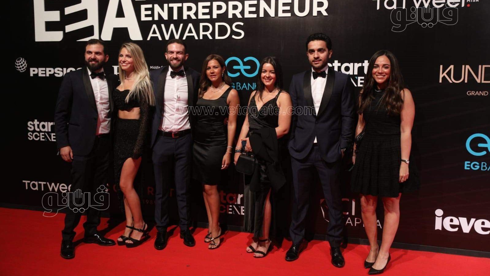 نجيب وسميح ساويرس والمشاط  في حفل إعلان جوائز ريادة الأعمال EEA (15) - قص