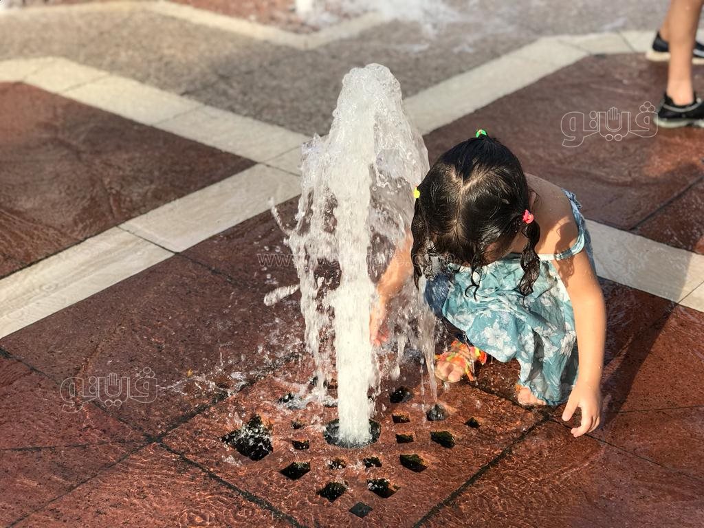 هربا من الحر استحمام الأطفال بمياه النافورة في حديقة الأزهر بارك (16)