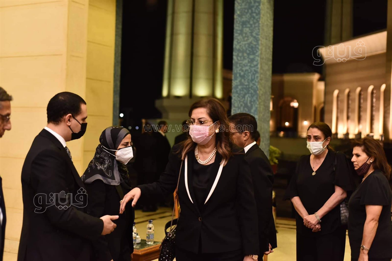 وزير الاتصالات ومحافظ الجيزة ووزيرة التخطيط يشاركون فى عزاء في وزير الصناعة الأسبق (3)