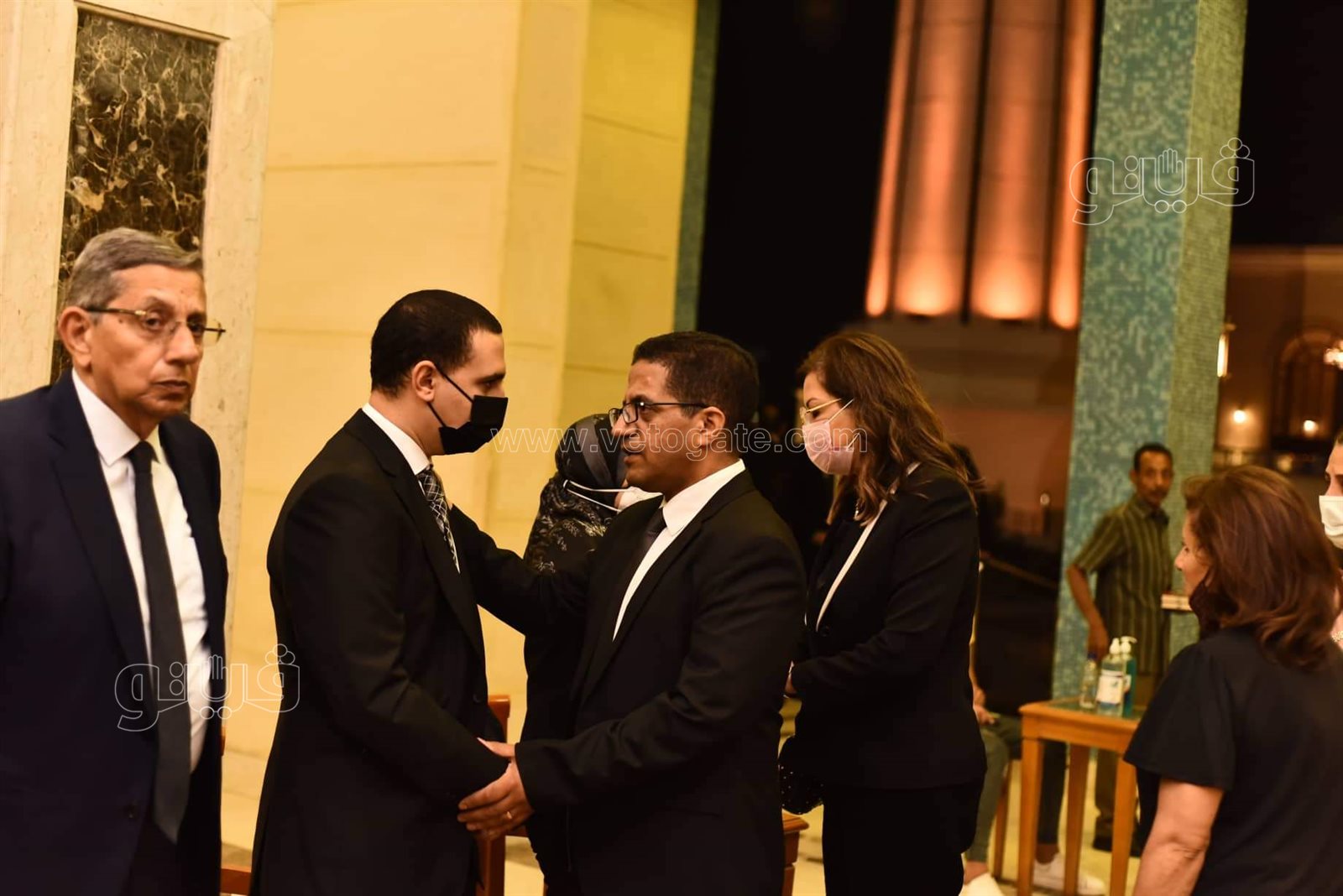 وزير الاتصالات ومحافظ الجيزة ووزيرة التخطيط يشاركون فى عزاء في وزير الصناعة الأسبق (5)