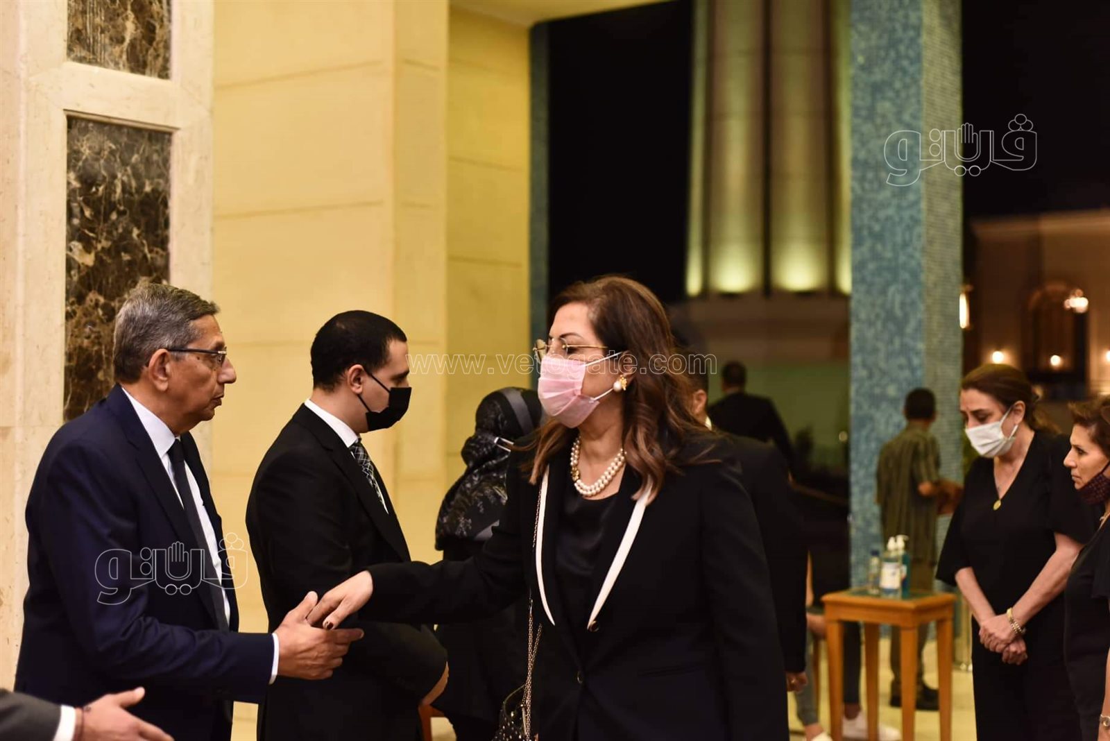 وزير الاتصالات ومحافظ الجيزة ووزيرة التخطيط يشاركون فى عزاء في وزير الصناعة الأسبق (10)