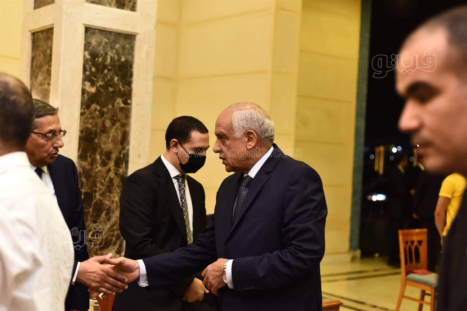 وزير الاتصالات ومحافظ الجيزة ووزيرة التخطيط يشاركون فى عزاء في وزير الصناعة الأسبق (11)