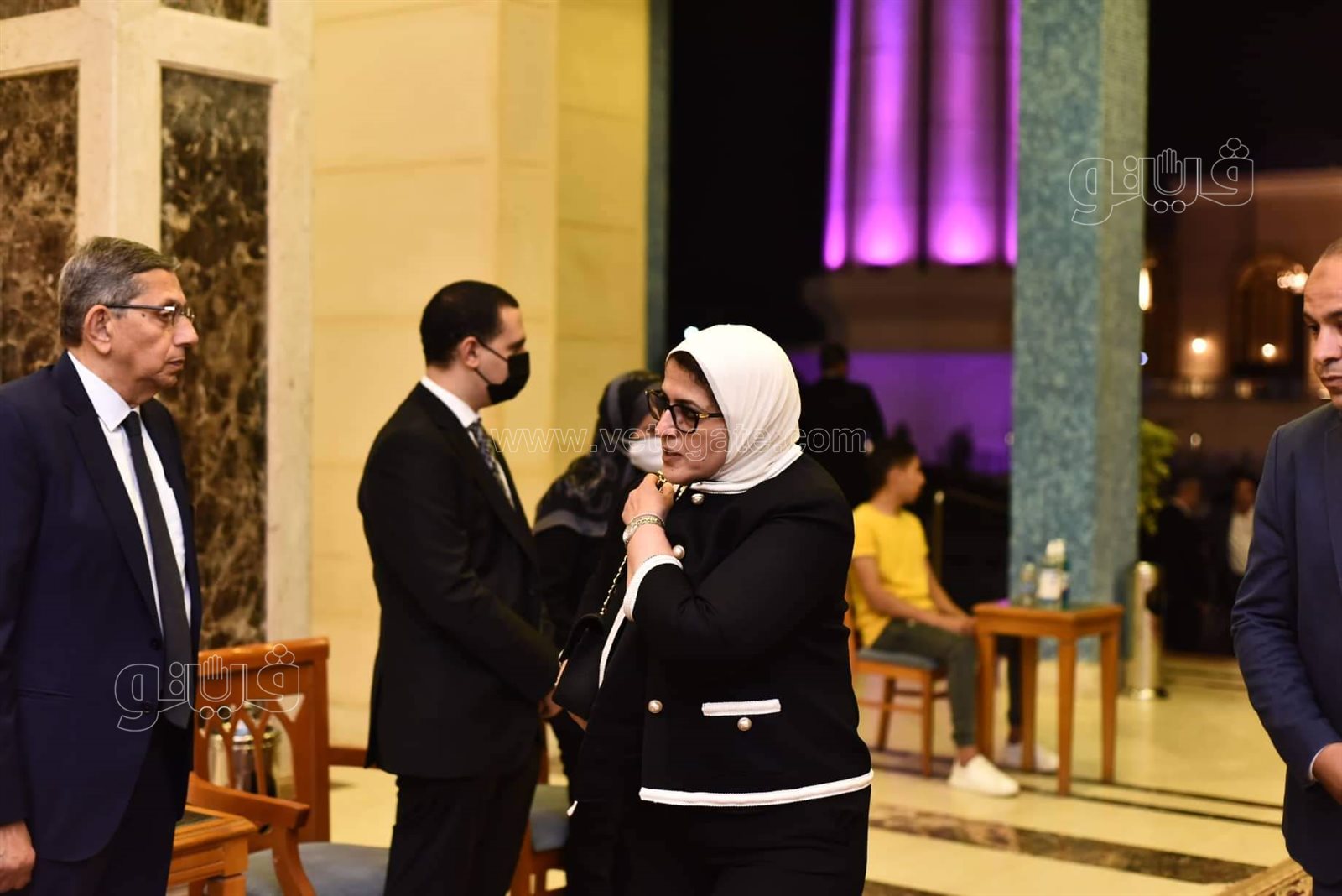 هالة زايد بدون حراسة في عزاء وزير الصناعة والتجارة الأسبق (8)