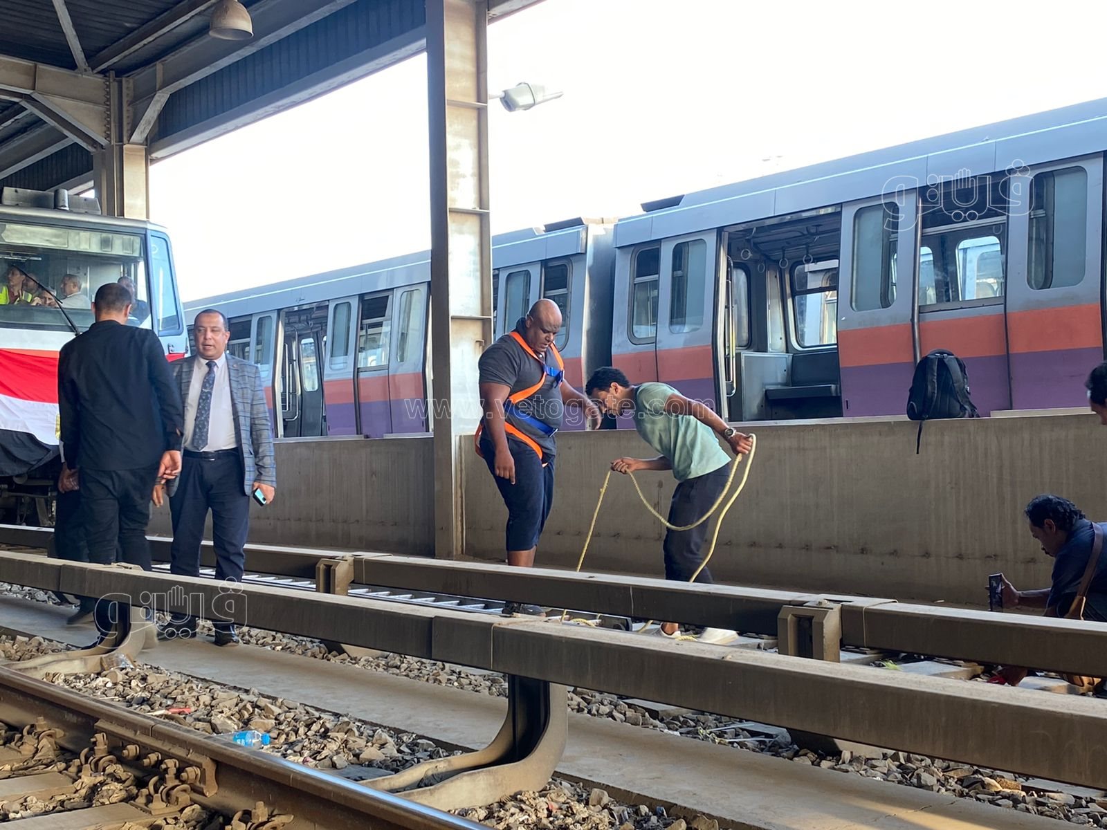 مرضى السرطان يلتقطون الصور التذكارية مع كابونجا قبل سحب المترو (4)