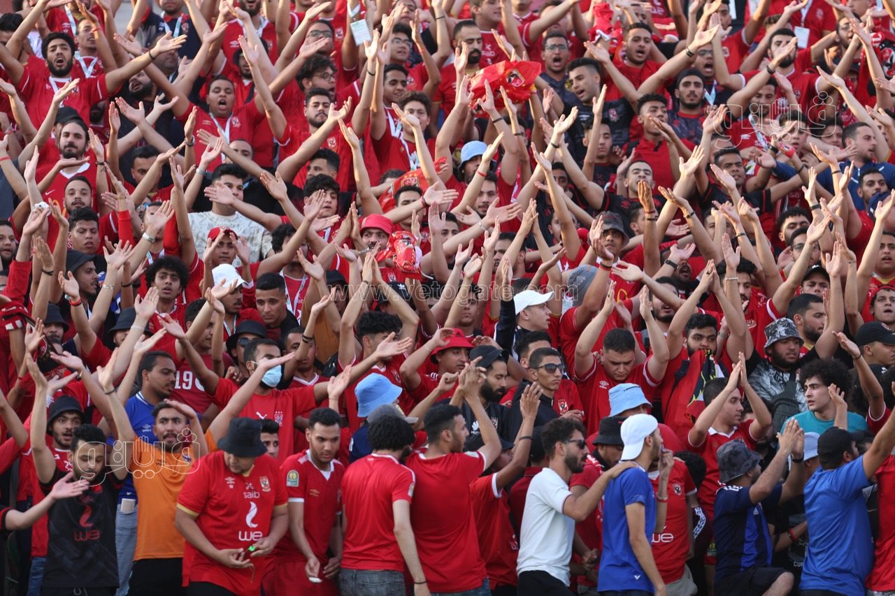 توافد جماهير الأهلي والزمالك على ملعب السلام (8)