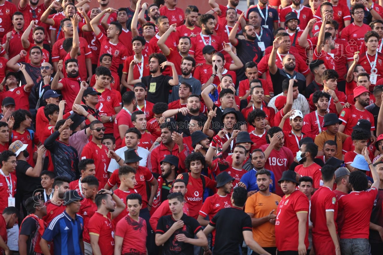 توافد جماهير الأهلي والزمالك على ملعب السلام (10)