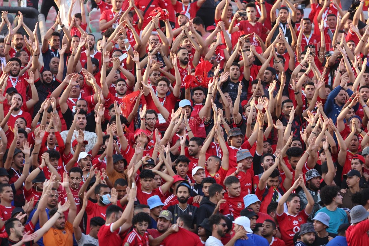 توافد جماهير الأهلي والزمالك على ملعب السلام (9)