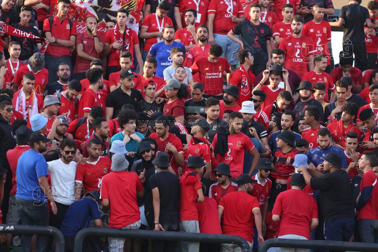 توافد جماهير الأهلي والزمالك على ملعب السلام (12)