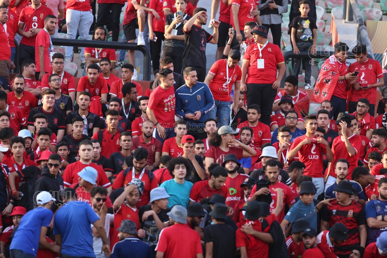 توافد جماهير الأهلي والزمالك على ملعب السلام (13)