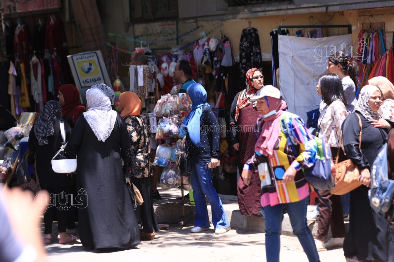 بكاء طالبات الثانوية بالجيزة والقاهرة بسبب صعوبة الاقتصاد والإحصاء (4)