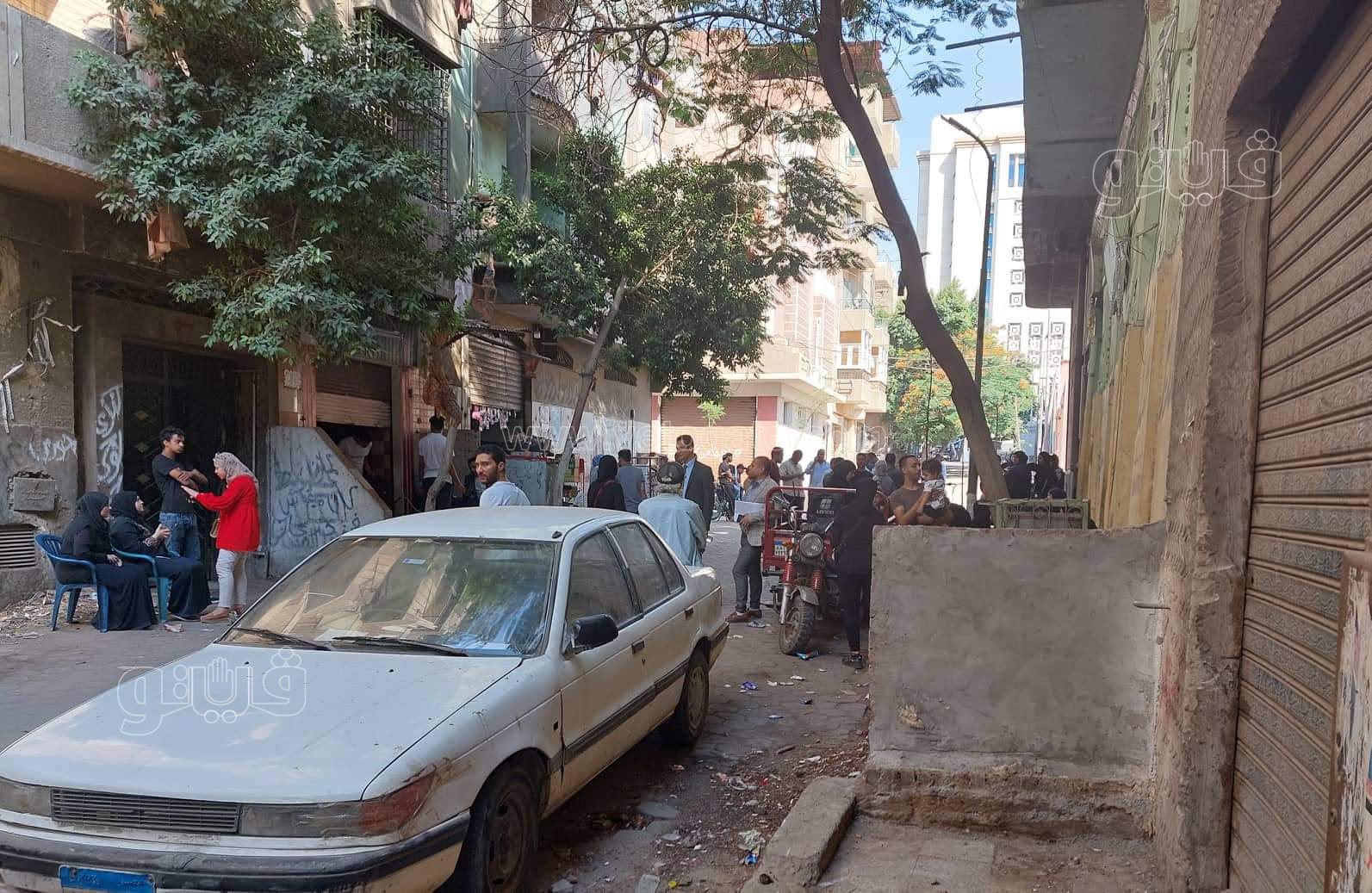 اسرة المذيعة شيماء جمال تنتظر امام المشرحة لاستلام جثمانها (1)